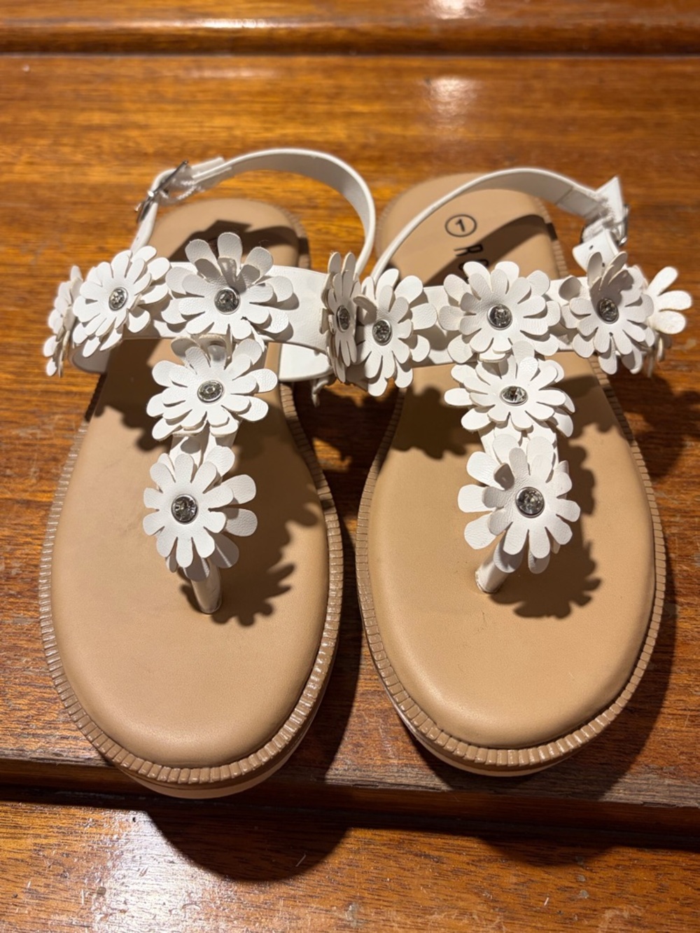 Kids rouge sandals size 1